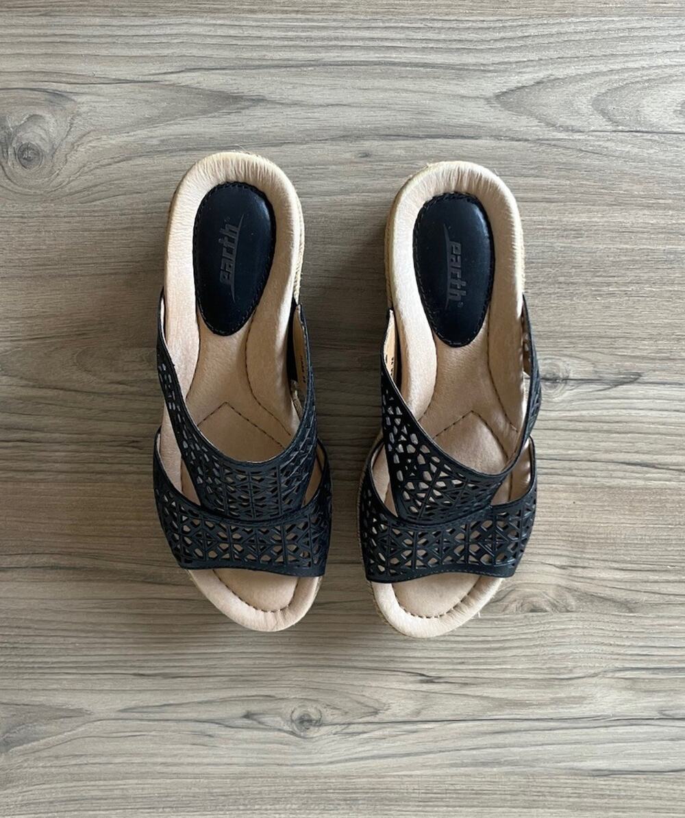 Earth Origins Sandals Womens 9 M Ilara Black Calf Perforated Leather Heels Shoes